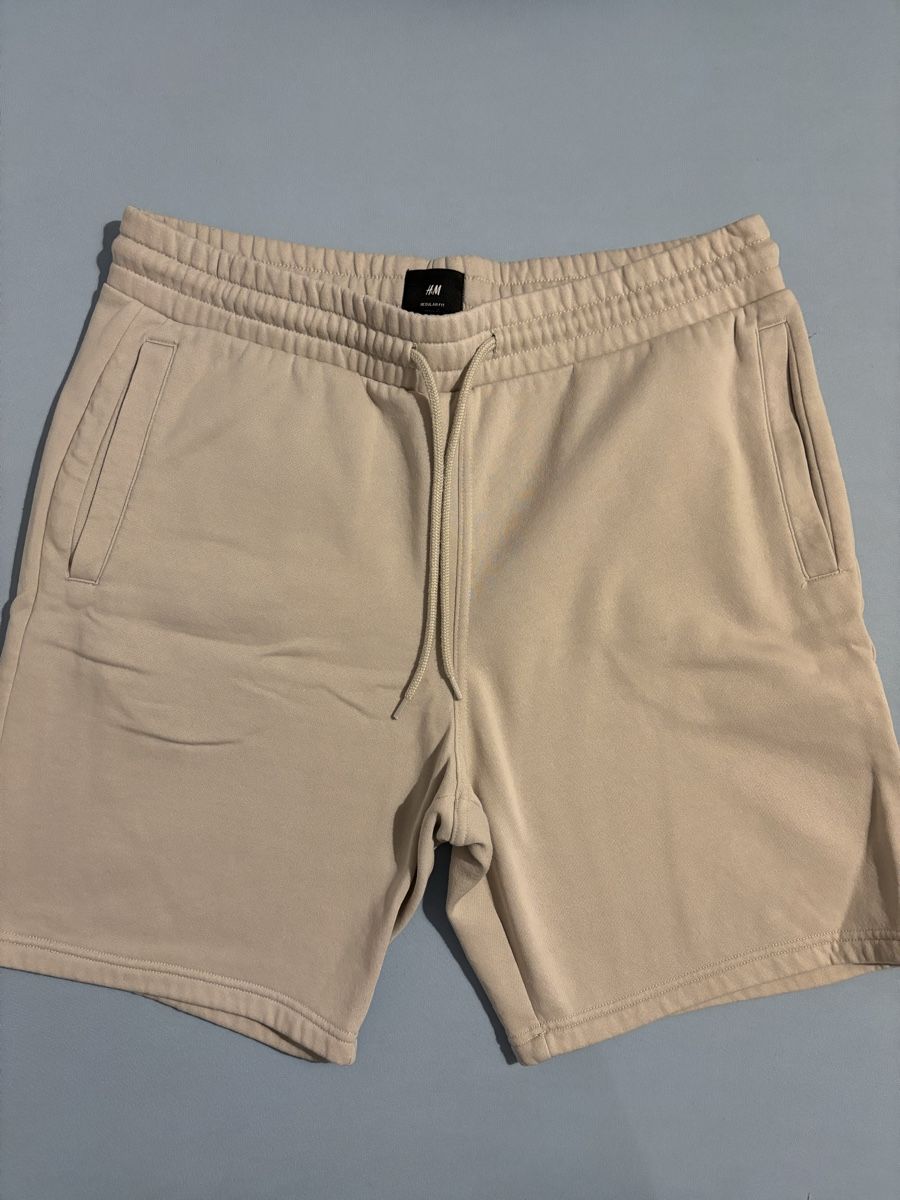 H&M Pantaloni: Short H&M beige – Nuovo e nell'imballaggio originale da Chêne-Bougeries venduto da sor_9rzp