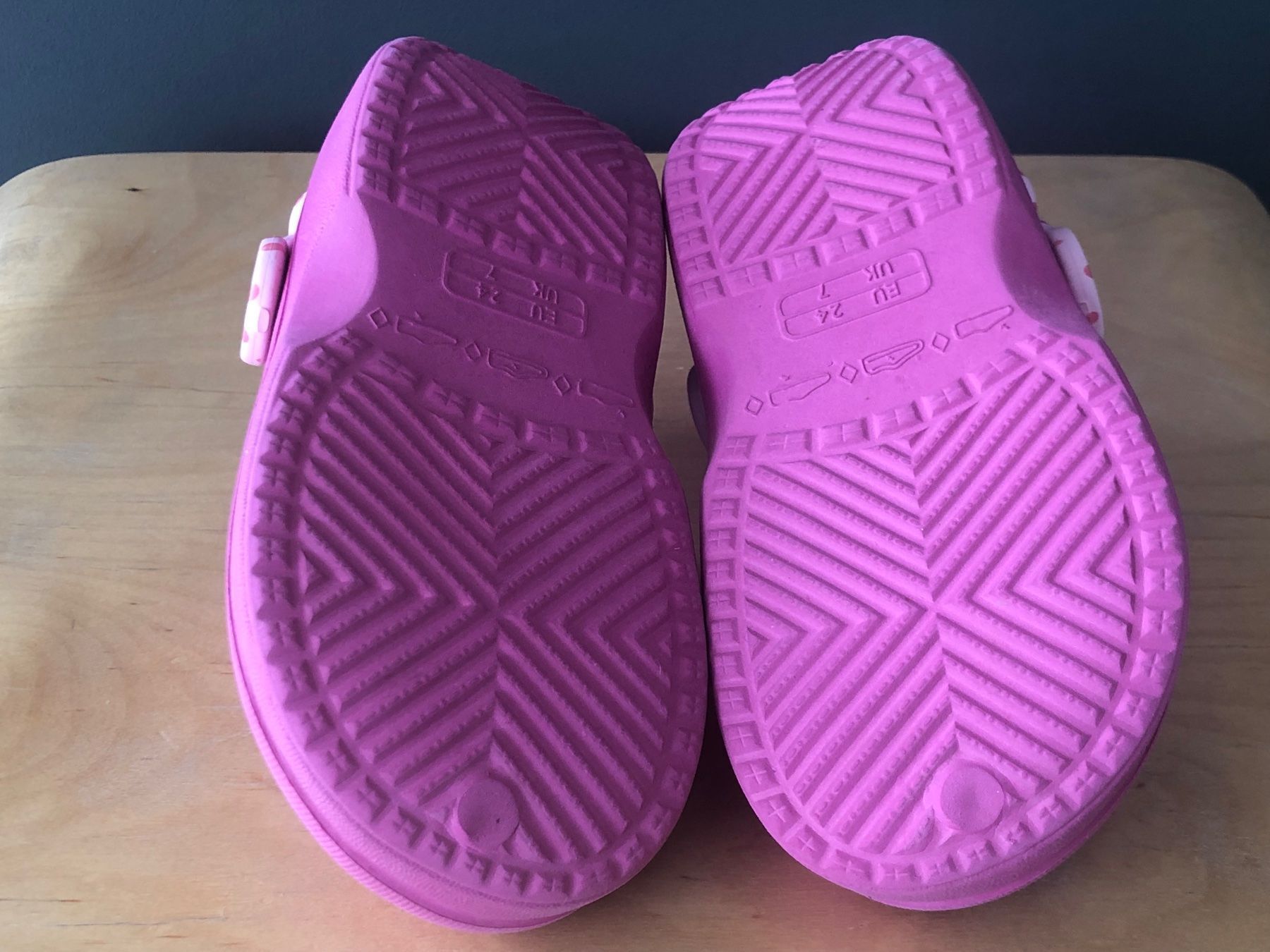 Scarpe per ragazze: Clogs, pink, Gr. 24 – Usato da Kloten venduto da Codewarrior 3