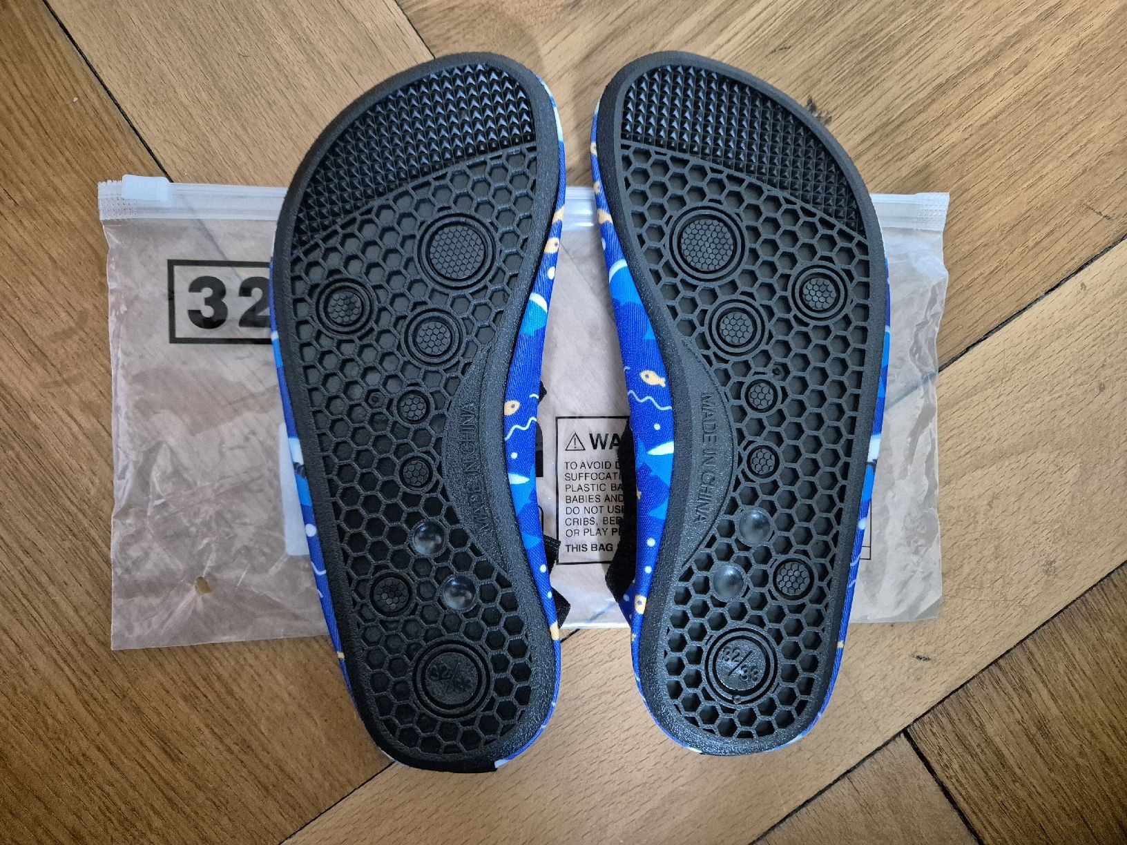 Scarpe per ragazzi: Kinder Badeschuhe Gr. 32-33 ab 1.- – Nuovo e nell'imballaggio originale da Zürich venduto da patilamour 1