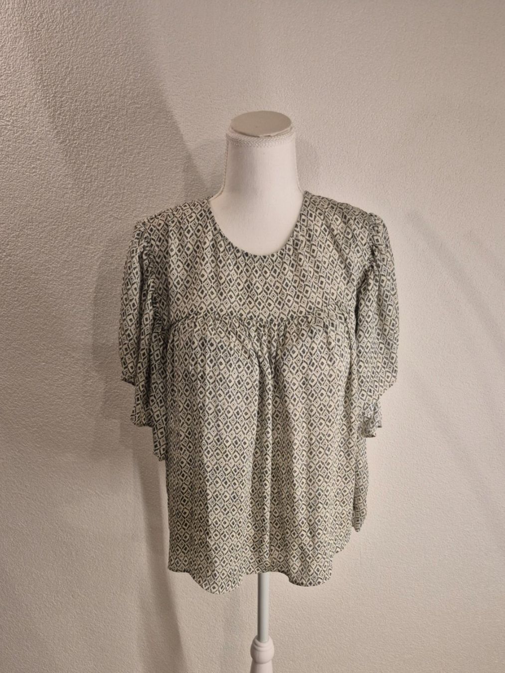 H&M Blusen: Ethno-Bluse, neuwertig, H&M, Grössse 40 – Gebraucht aus La Neuveville von Vestiaire_2011 1