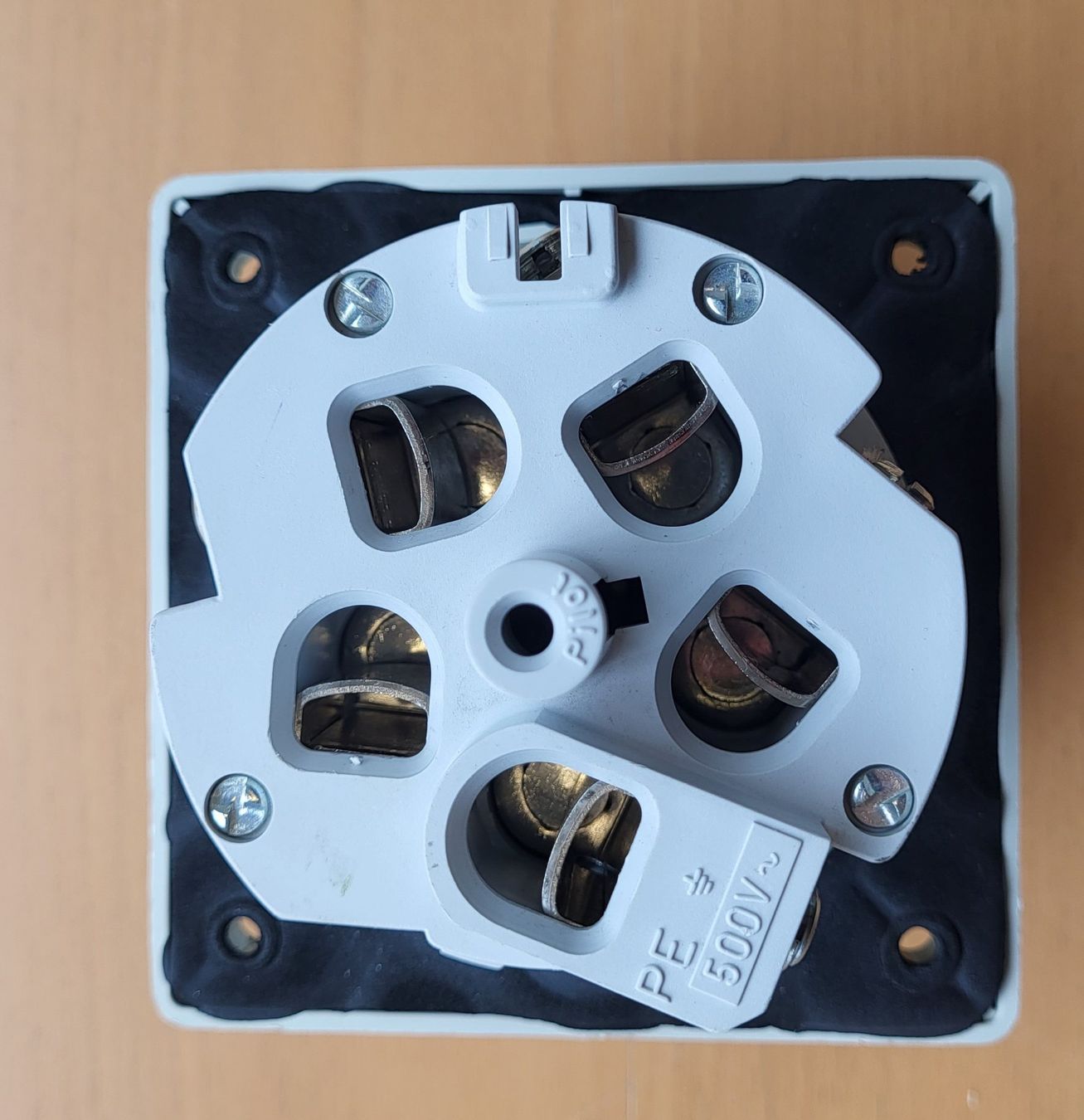Walther Spine: Walther CEE Anbaudose Steckdose 125A – Usato da Davos Dorf venduto da Milwaukee02 5