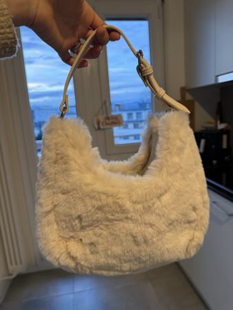Sac à main fausse fourrure blanche