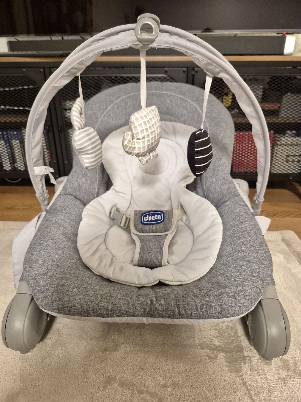 Chicco Sdraiette & Sdraiette a dondolo: Baby Wippe / Sitz Chicco - Hoppla – Usato da Seuzach venduto da Xauberai