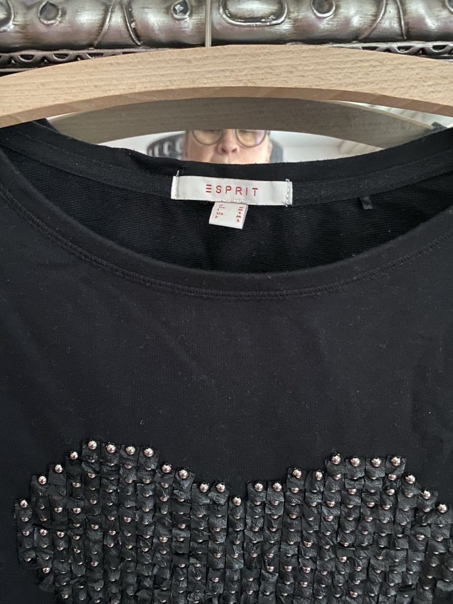 Esprit Pullover & Sweatshirts: Esprit Sweater schwarz, mit Herz-Applikation,Gr.M – Gebraucht aus Horw von ast_b5c6 1