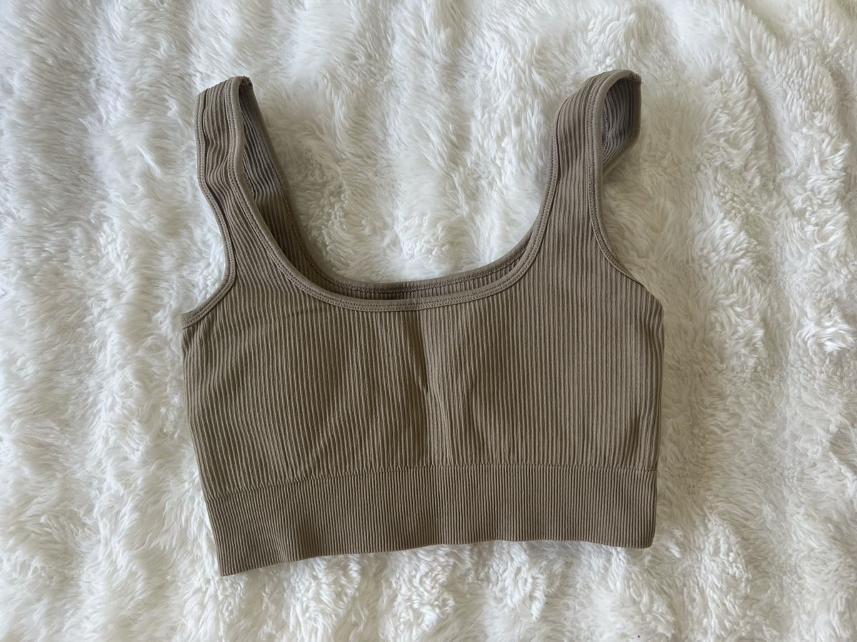 Lots de vêtements: Sportliches Set, Grösse S, Beige – Neuf (Voir description) à Effretikon par Briga.S. 2