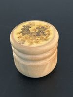 Sehr kleine  Holzdose zum Aufschrauben