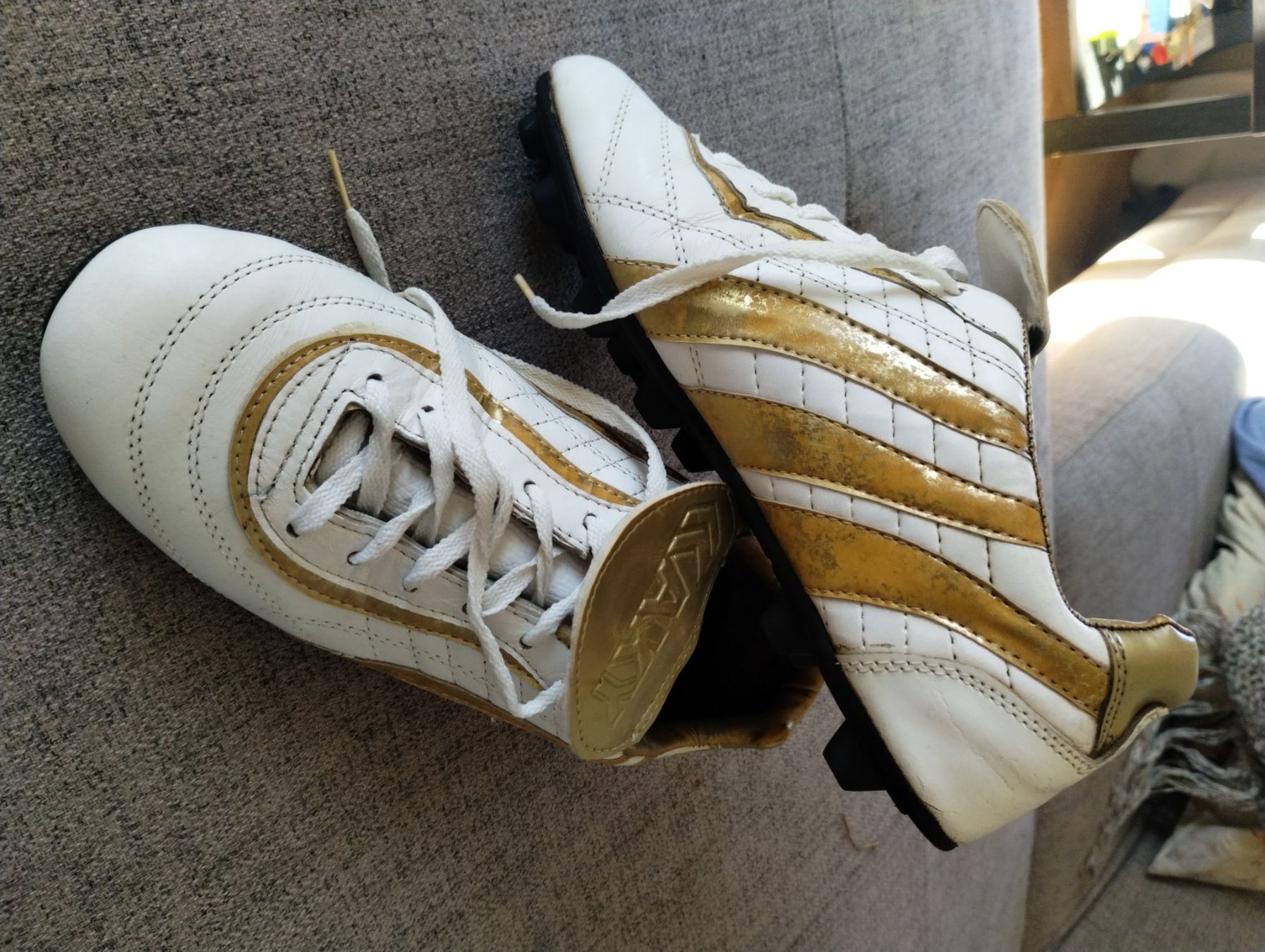 Scarpe da uomo: Chaussure de Foot taille 41 "Aky" – Usato da Lausanne venduto da Martinucci 3