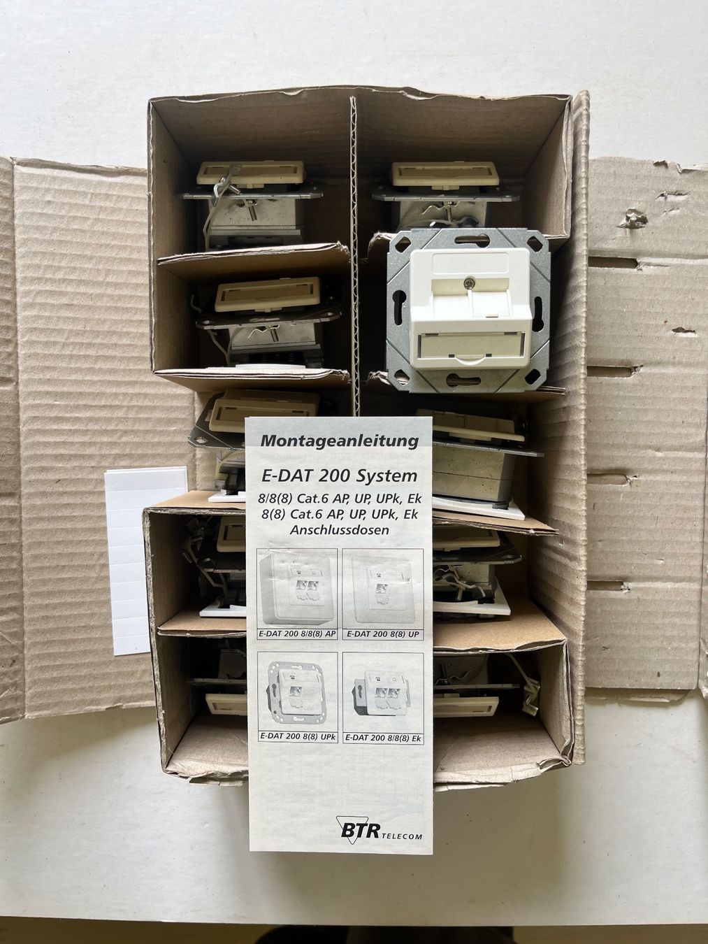 Spine: 20 x Netzwerkdosen Cat 6 LAN, E-DAT 200 System BTR, Internet – Usato da Netstal venduto da spaltflo01 1