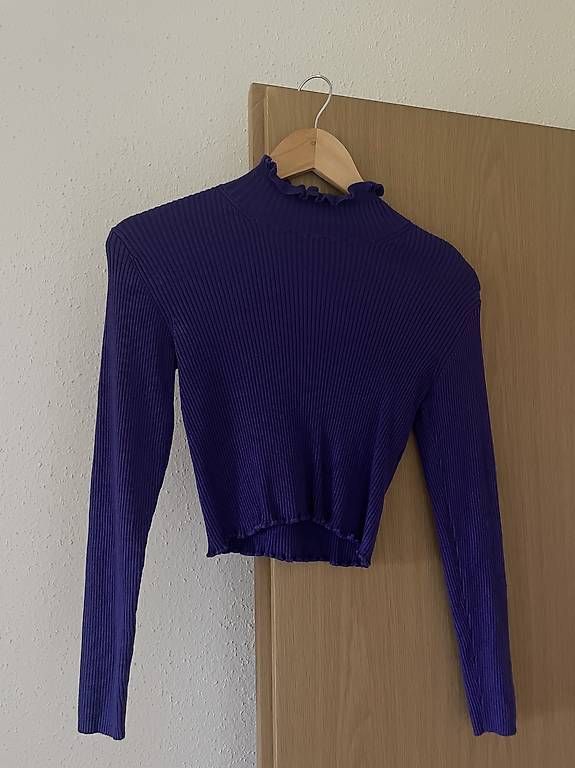 Pulls et sweat-shirts: Violetter Kragenpulli – D'occasion à Zürich par mar_5gpw
