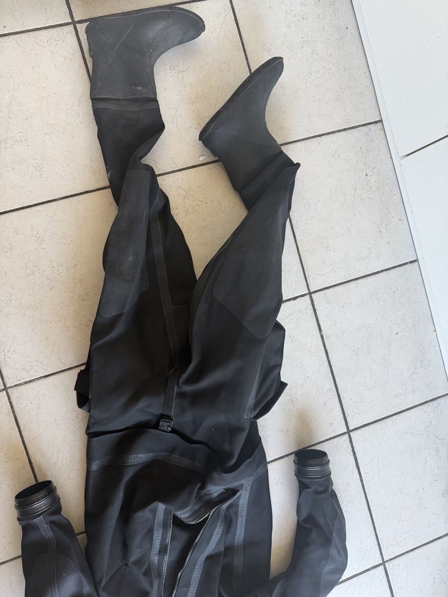 Mute per immersioni: Scuba drysuit with integrated boots used – Usato da winterthur venduto da iva_j2h5 2