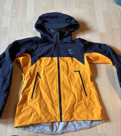 Neue Arcteryx GTX jacke year of the tiger special edition