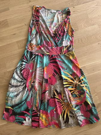 Damen Kleid mit Blumenprint Grösse M 