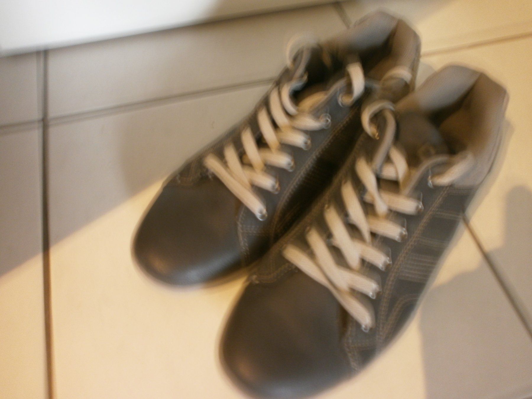 Herrenschuhe: Herren Sneakers Dunkelgrau – Gebraucht aus Pratteln von Sorbet