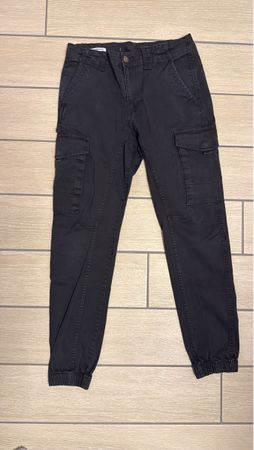 Pantalon cargo noir, taille 30/32 parfait pour l'automne!