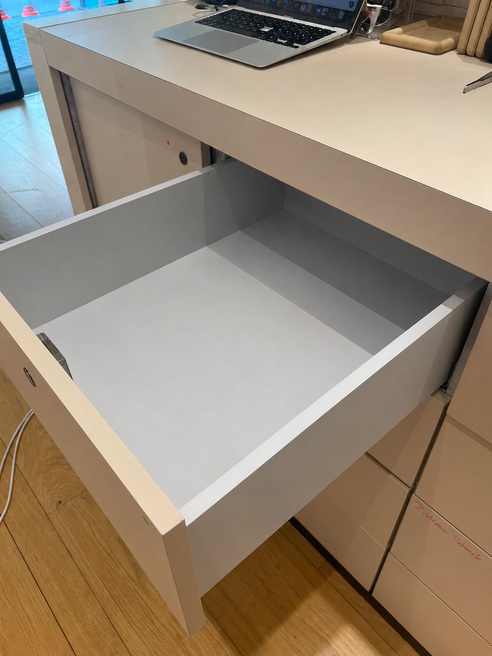 Allestimento di negozi e stand fieristici: Kassentresen mit italienischer Marmorablage – Usato da Thalwil venduto da gia_68nb 3