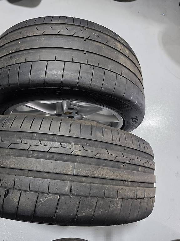 Porsche Pneumatici & Ruote complete: 20Zoll Original Porsche Macan  Sommerräder – Usato da Rümlang venduto da AZAutozubehor 5