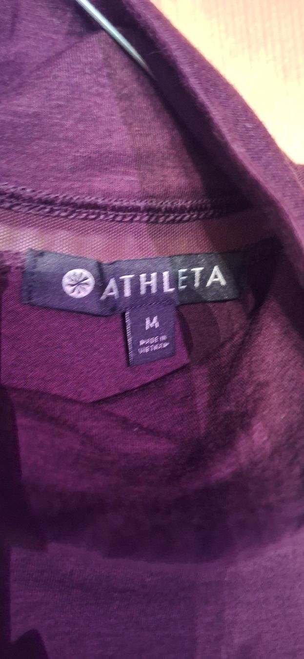Kleiderpakete: Yoga Set Hose Athleta und 2 Tops  – Gebraucht aus Männedorf von Livingston 4