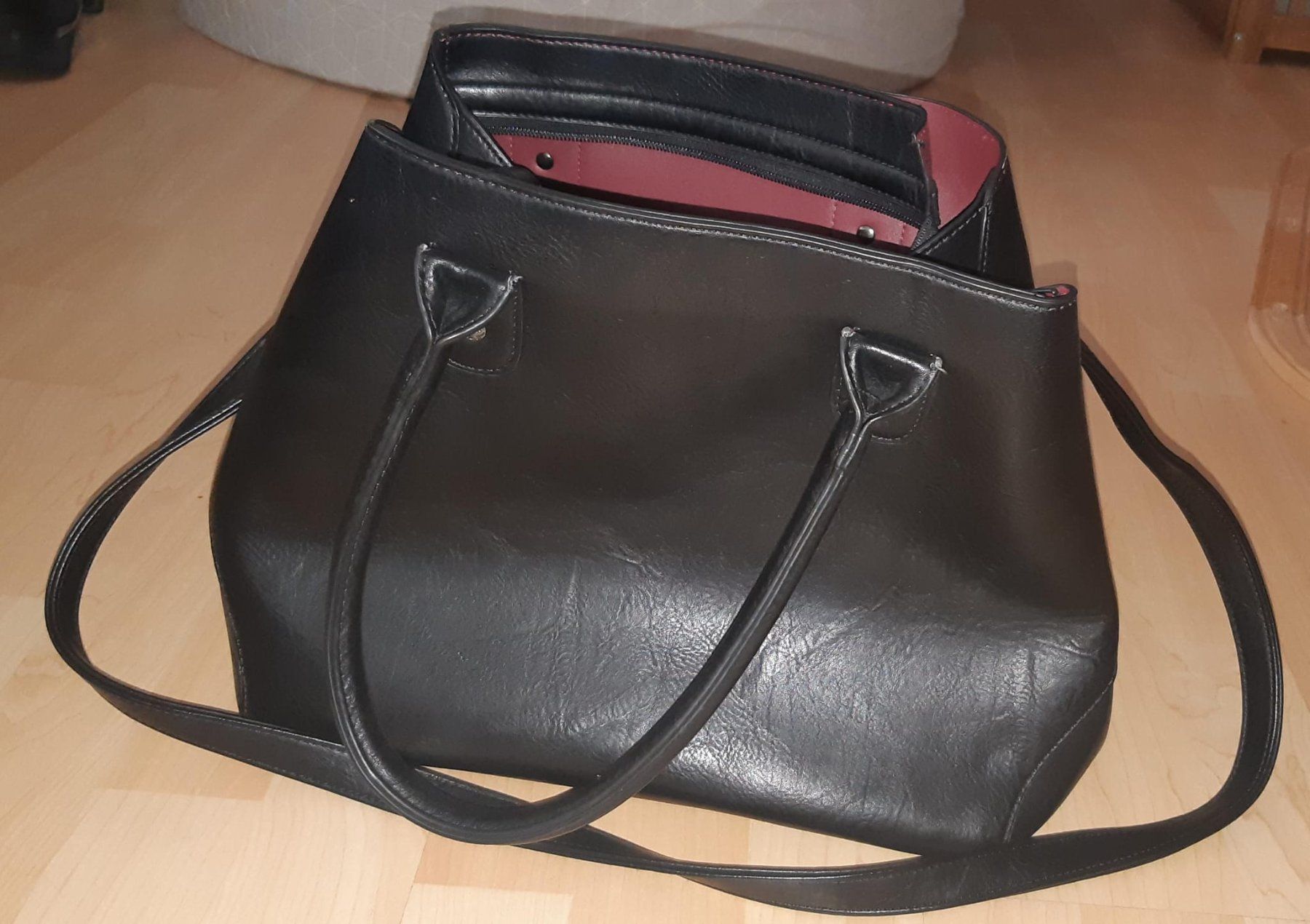 Taschen für Damen: Damen Umhängetasche – Gebraucht aus sachseln von soficool