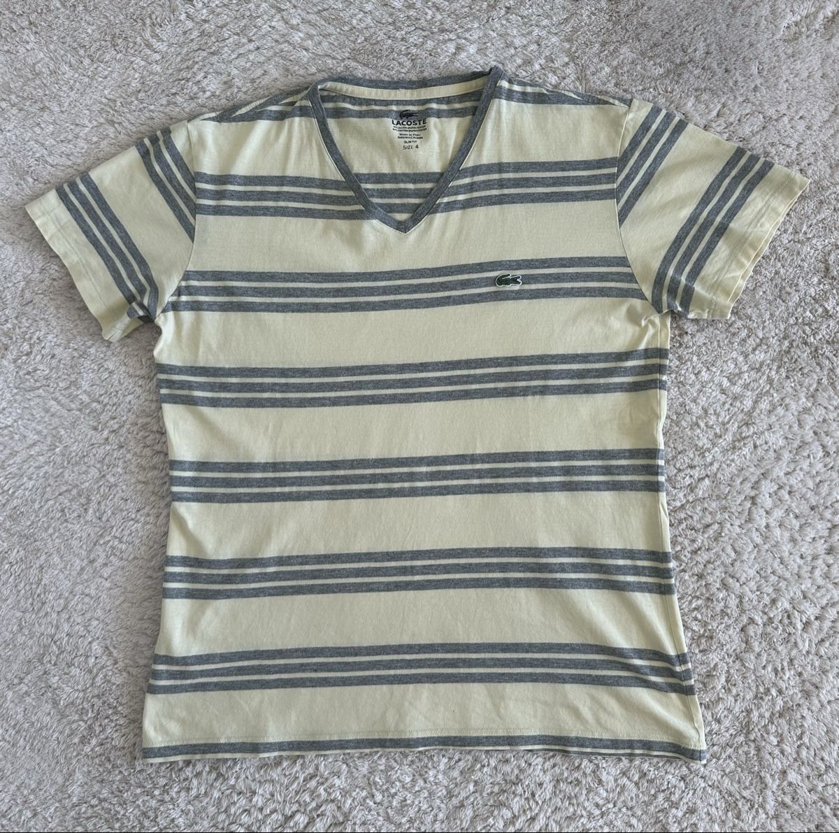 Lacoste T-Shirts: T-shirt Lacoste jaune rayé gris - Taille 4/M – Neu (gemäss Beschreibung) aus Neuchâtel von aliceguins 1