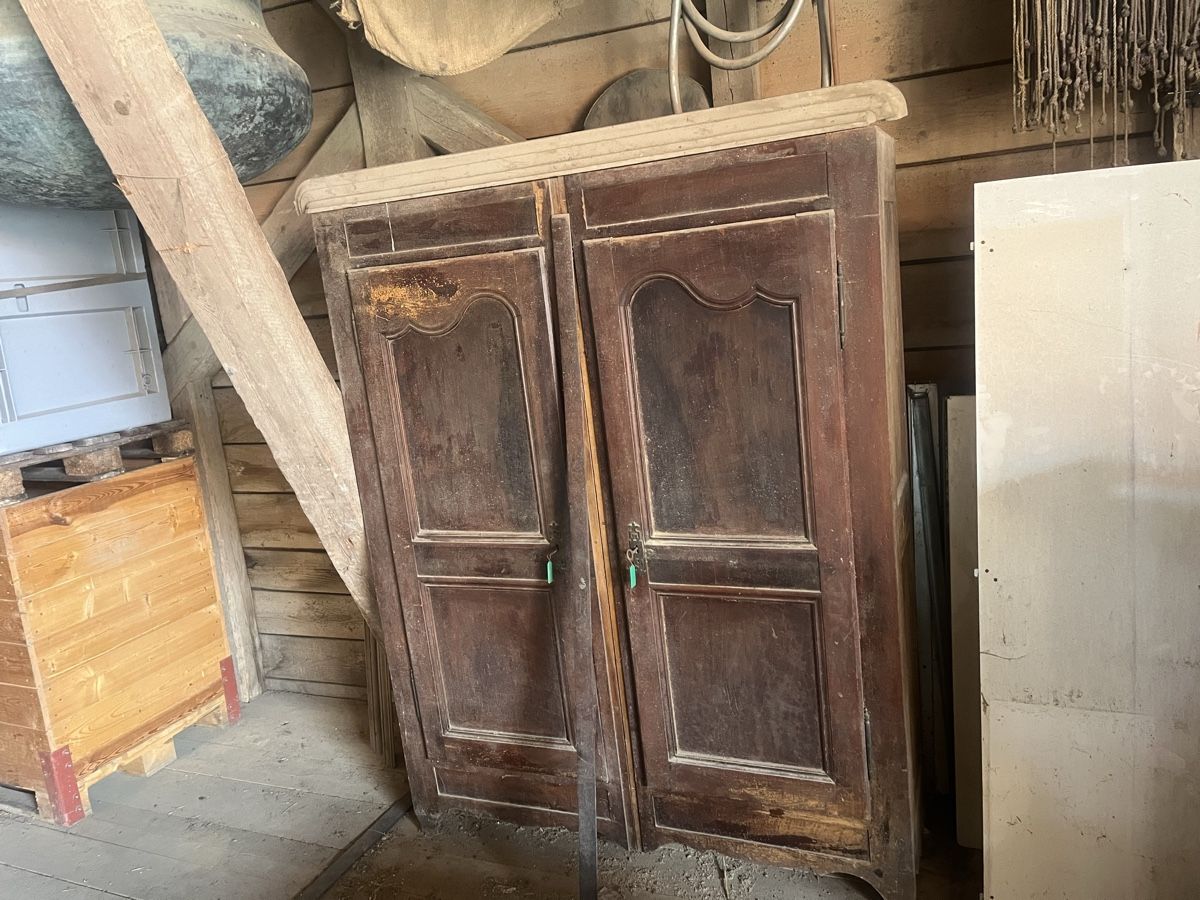 Armoires: Armoire Vaudoise – D'occasion à Neyruz-sur-Moudon par Edutoit