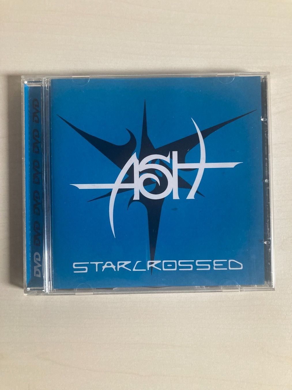 Tutti i DVDs: ASH - Starcrossed – Nuovo (secondo la descrizione) da Bern venduto da Twin-Peaks