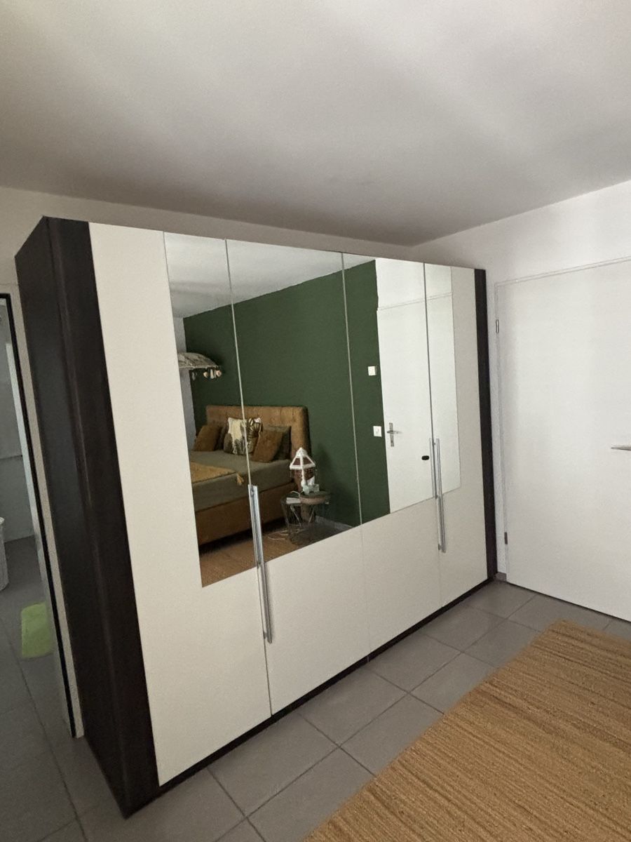 Armoires: Kleiderschrank – D'occasion à Rümlang par myBMW