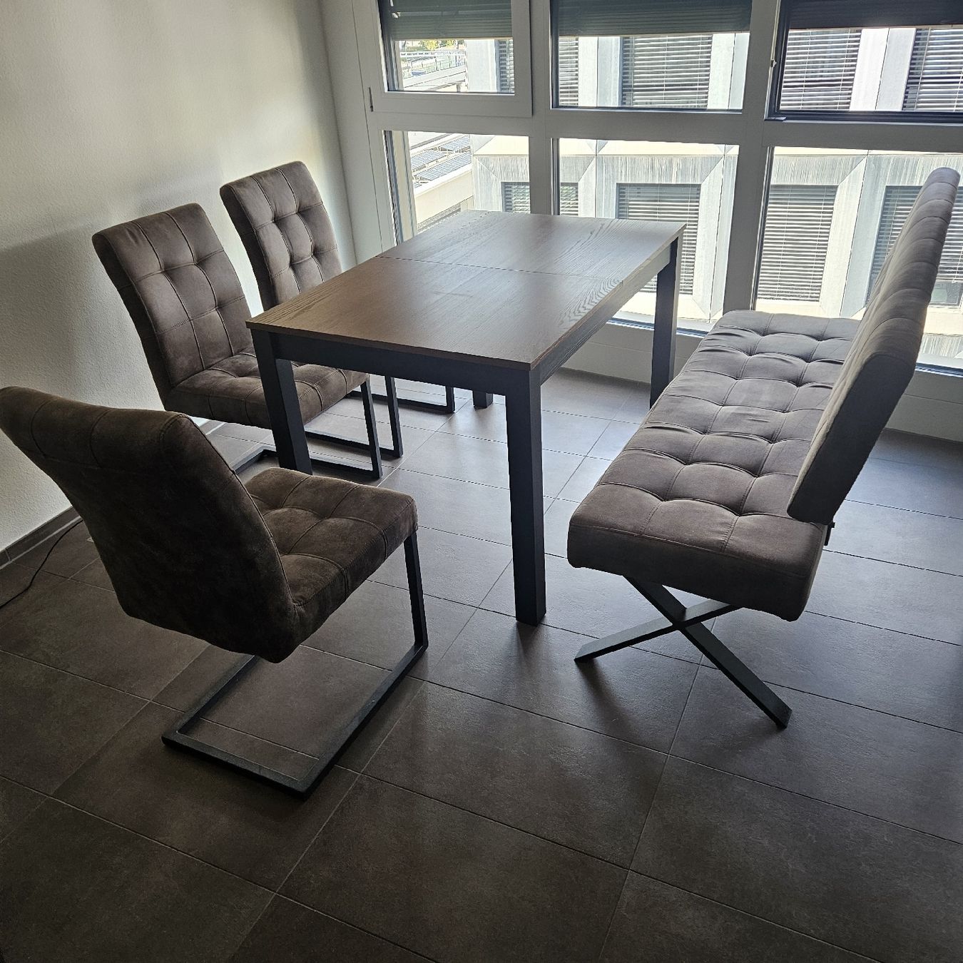 Ikea Set de table et chaises: Tisch + Bank + 3 Stühle – D'occasion à Liestal par TheWeedonTour