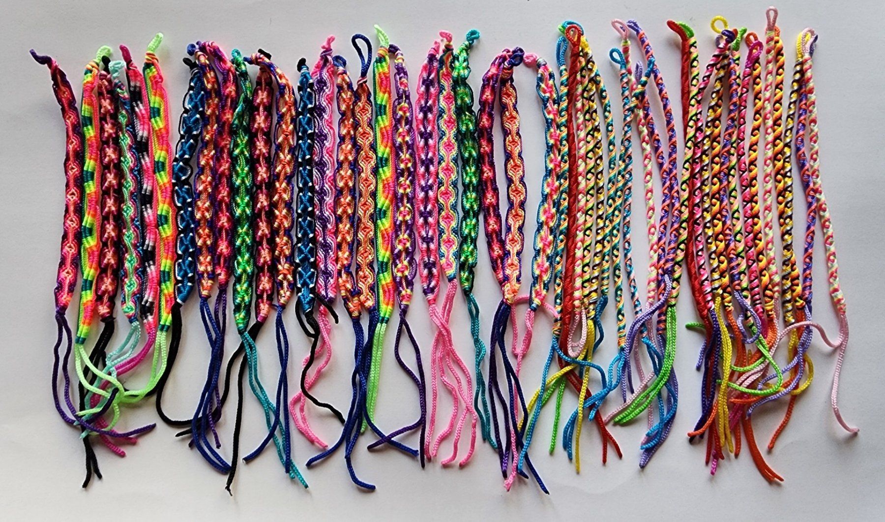 Armbänder & -reifen: PERU 50 FARBENFROHE MIX FREUNDSCHAFTSBÄNDER, NEU!! – Neu (gemäss Beschreibung) aus Lima- Peru von Alpaka-Haus 2
