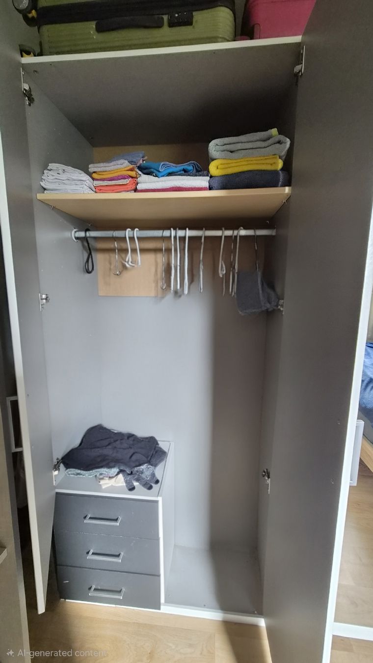 Ikea Armadi: Kleiderschrank  – Usato da Zürich venduto da alk_hy5n 4