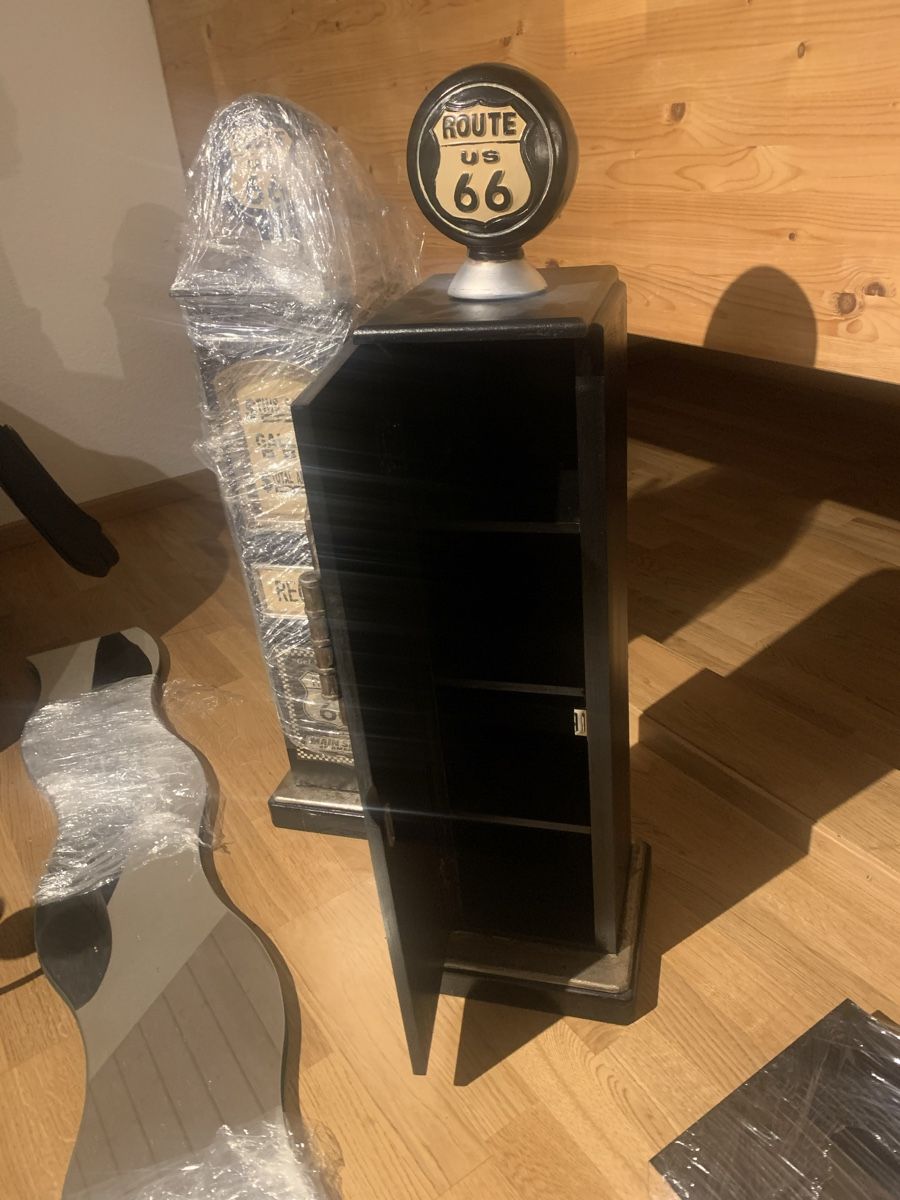 Regale: 2x Route 66 CD Regal, Zapfsäule – Gebraucht aus Uetliburg SG von  1