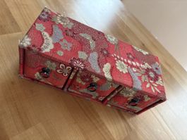 Schatulle sus Karton und Stoff