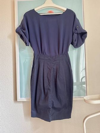 Burberry Kleid dunkelblau mit schönem Rückenausschnitt