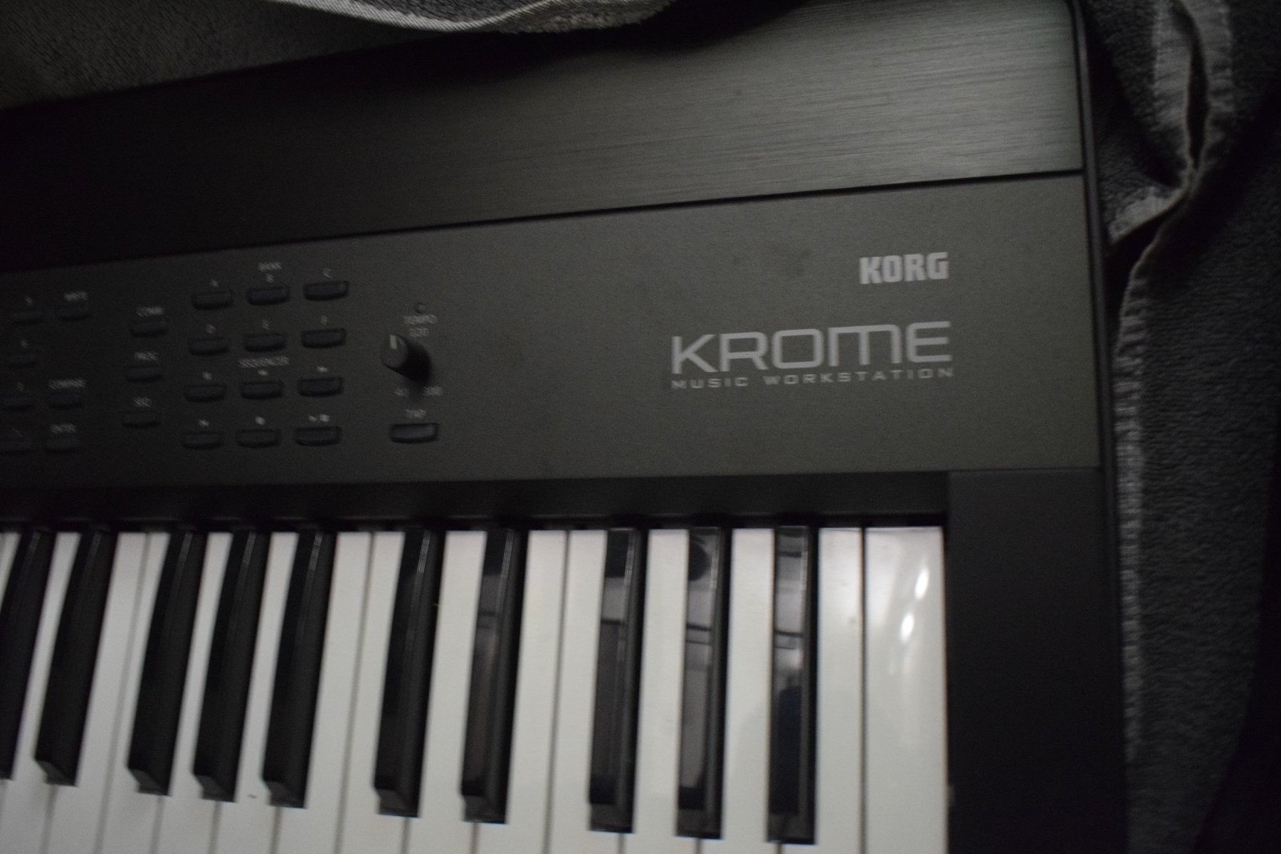 Strumenti musicali: Korg Krome mit Tasche – Usato da Zürich venduto da Brockito 1