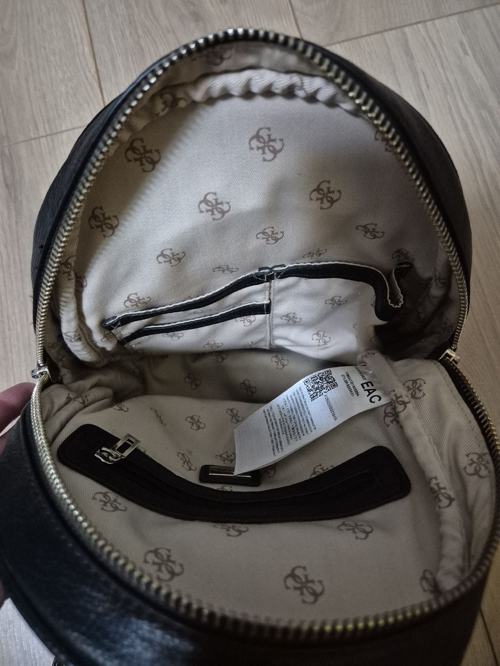 Guess Borse da donna: Sac à dos Guess noir – Usato da Granges (Veveyse) venduto da pissenlit 2