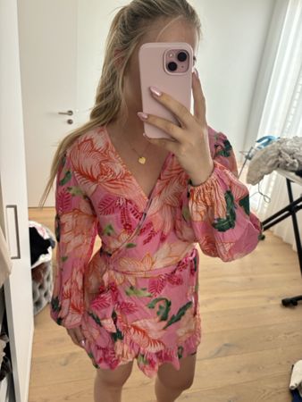 Kleid kurz Pink Blumenmuster Grösse S guter Zustand