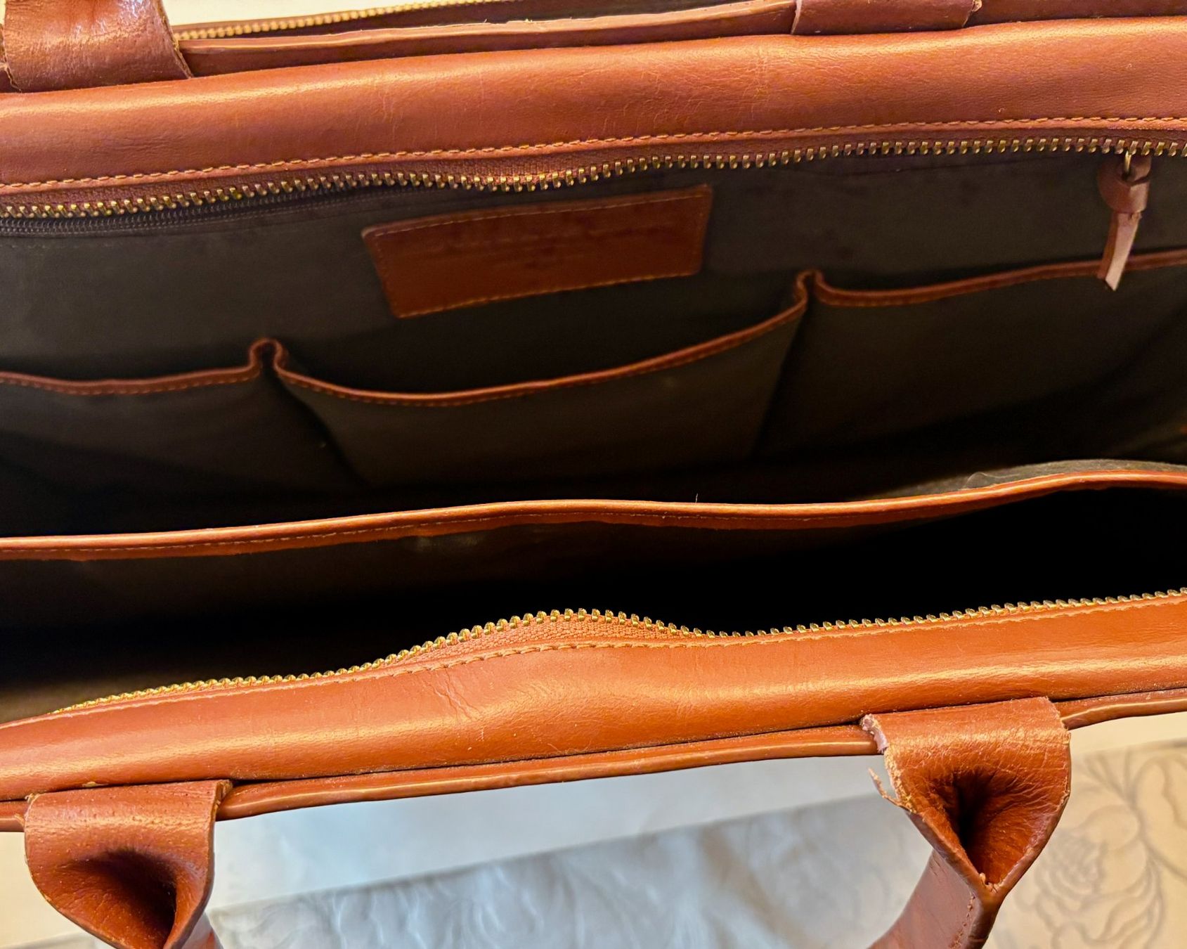 Taschen: 16" Laptoptasche Echtleder von ROYAL REPUBLIQ – Gebraucht aus Birmensdorf ZH von CAS-ZRH 7
