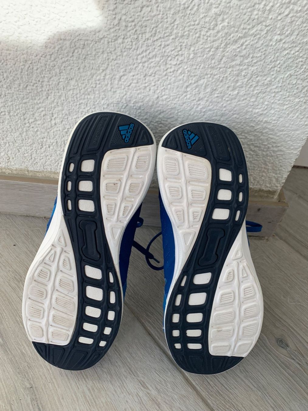 Adidas Scarpe per ragazzi: Blaue Adidas Hallenschuhe Gr. 37 – Usato da Büsserach venduto da smamax 3