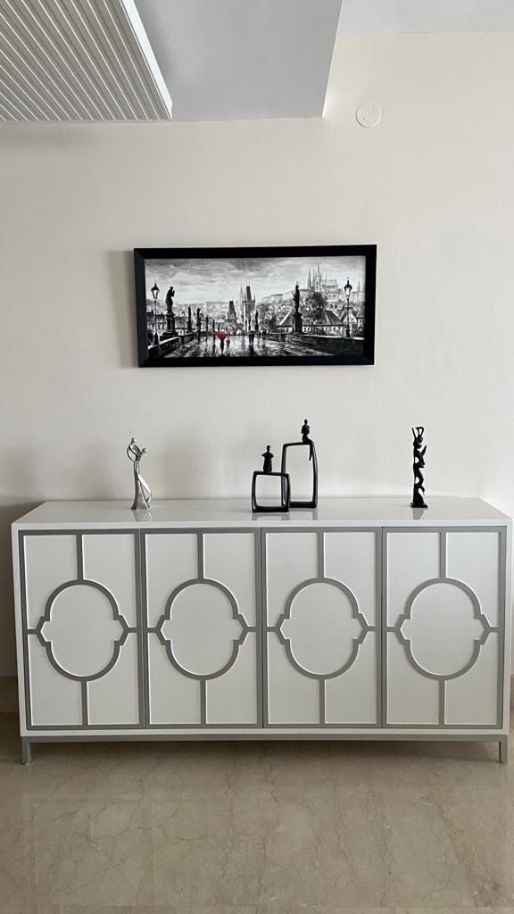 Cassettiere: White Sideboard with Silver Trim – Usato da Blonay venduto da lev_s6xv