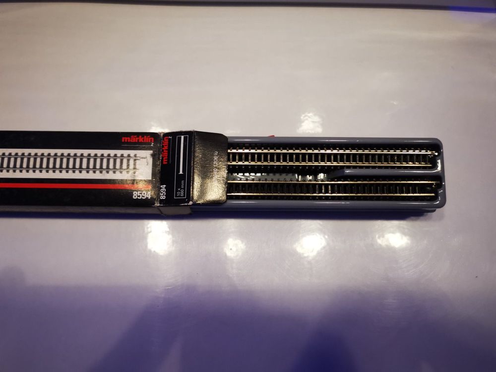 Märklin 8921 Fahrdrahtisolierungen Für Spur Z | 8 Weiße & 2 Graue Isolierungen – Für Modelleisenbahn