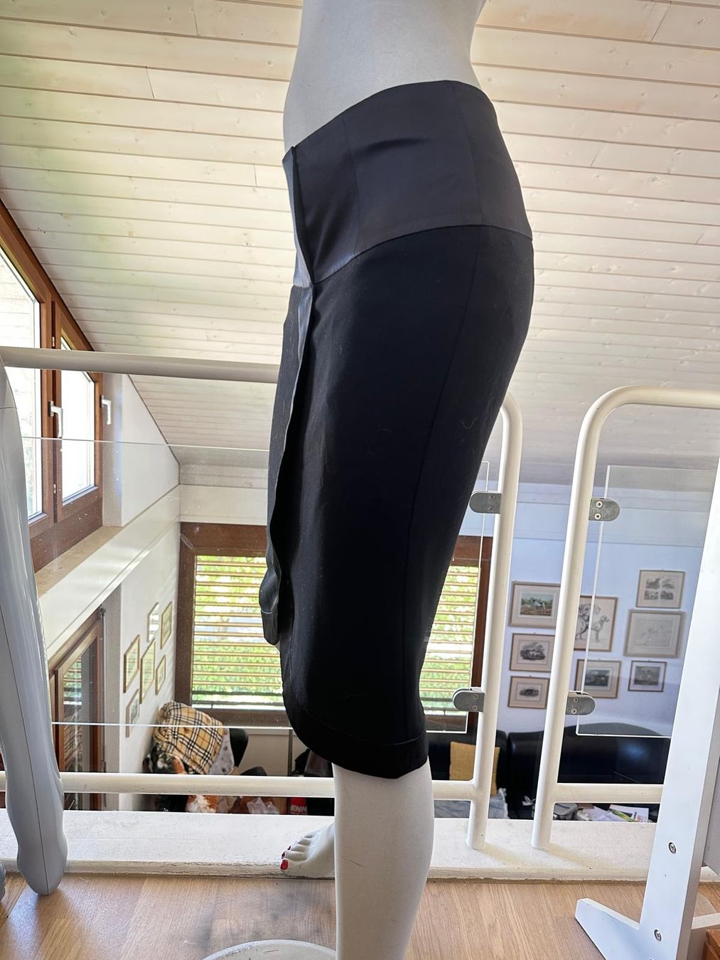 Armani Gonne: Jupe von EMPORIO ARMANI – Usato da Neuhausen venduto da Lechasseur