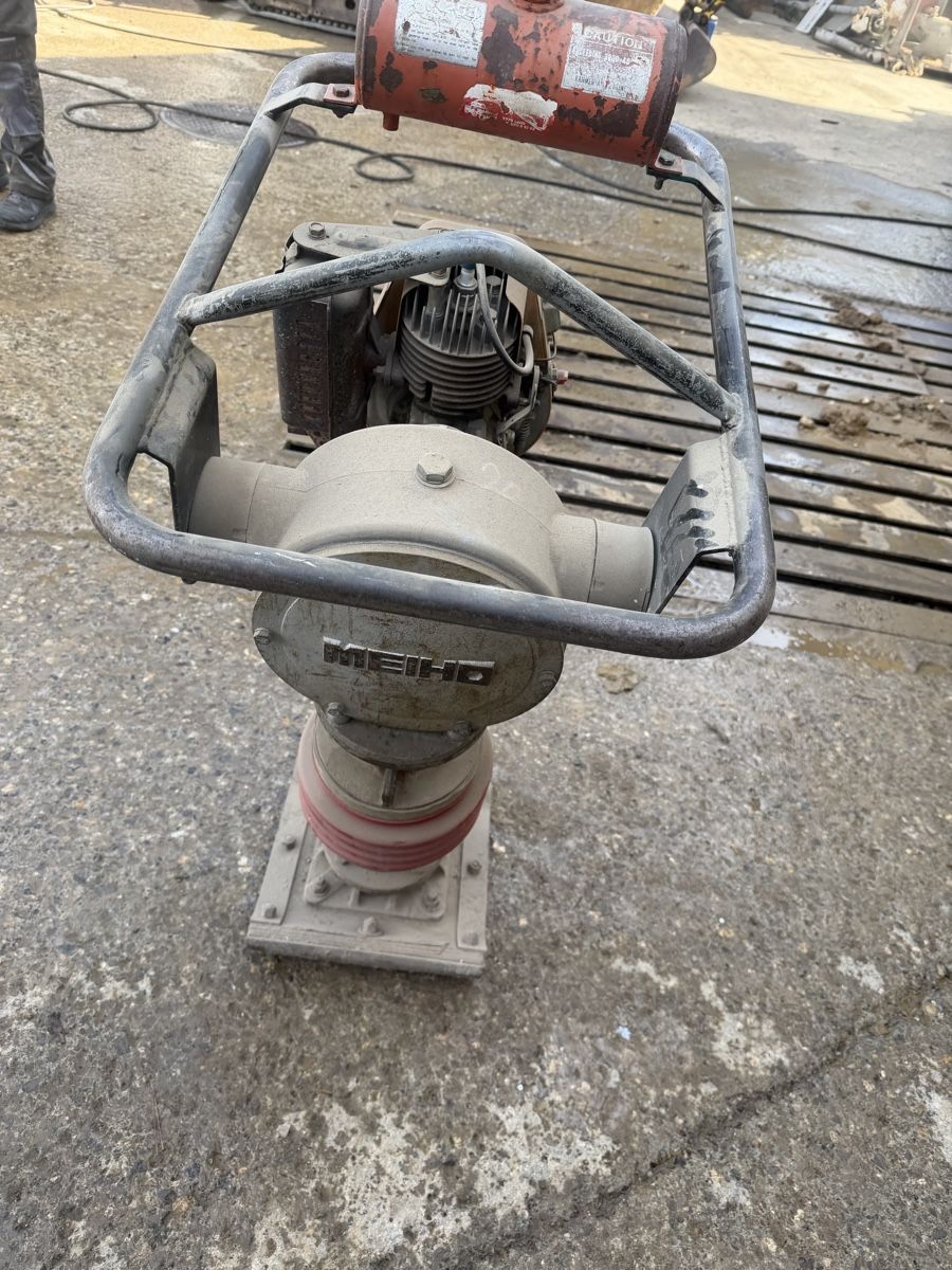 Tutte le macchine: Vibrationsstampfer – Difettoso da Niederbipp venduto da baggerch 1