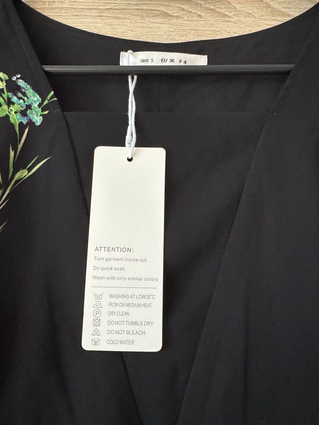 Vestiti: Robe fleurie noire – Nuovo e nell'imballaggio originale da Montreux venduto da Izapechee 2