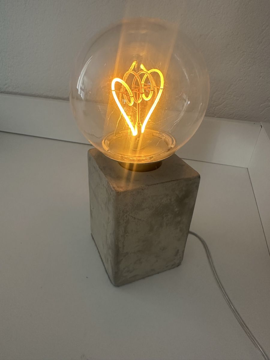 Lampen: Beton Tischlampe mit Edison Glühbirne – Gebraucht aus Liestal von esr_9y9c 1