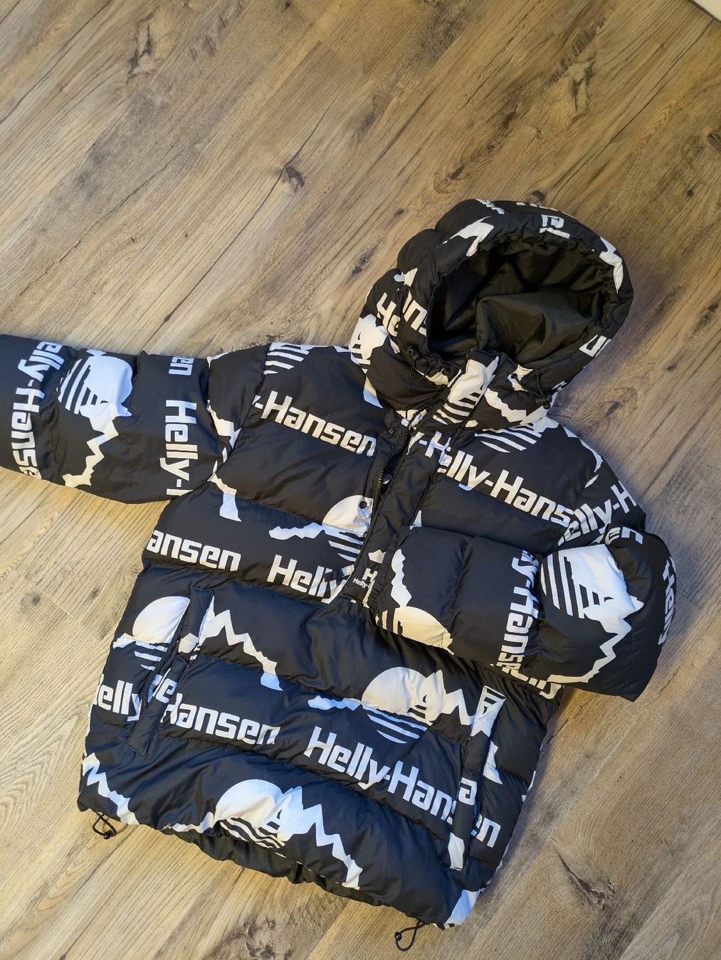 Helly Hansen Giacche: heissgeliebte Helly Hansen Jacke – Usato da Rafz venduto da Jenninnocent