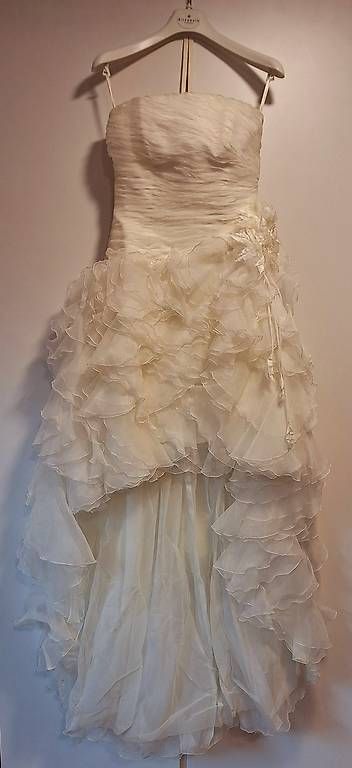 Robes: Traumhaftes Designer-Hochzeitskleid Creme/Eierschale – D'occasion à Reinach BL par urbanfinds 4