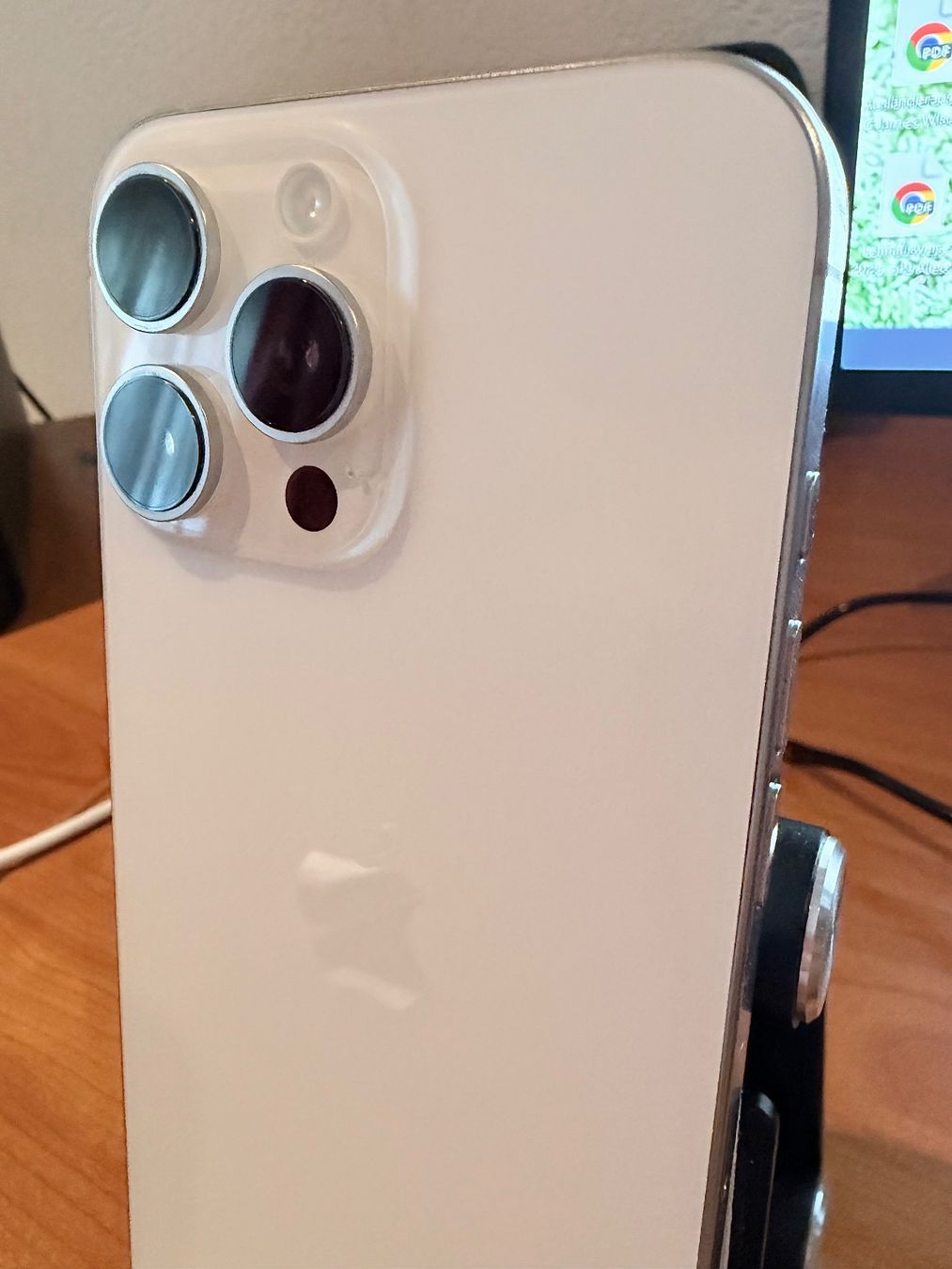 Apple Telefoni cellulari / Smartphones: iPhone 16 Pro Max 512 Gb neuwertig – Nuovo (secondo la descrizione) da Gränichen venduto da e_xclusive