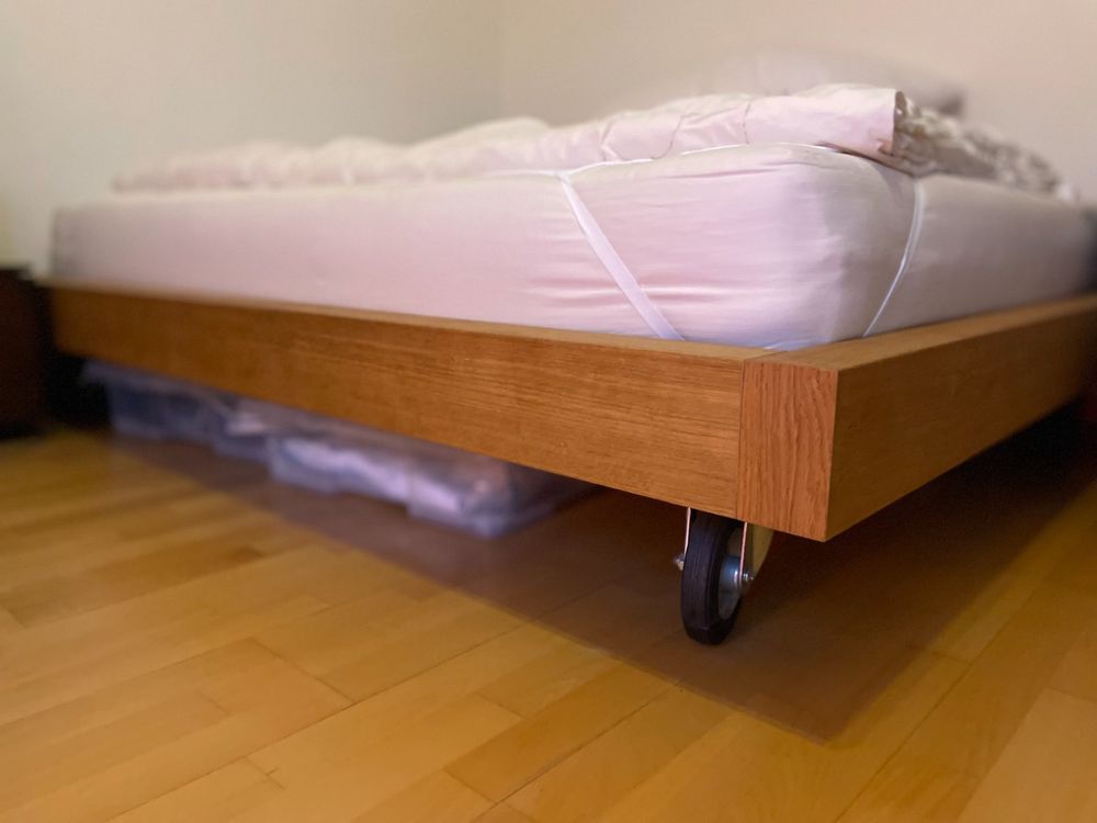 Bed frame with slat frame 200x160 solid wood on wheels Kaufen auf Ricardo