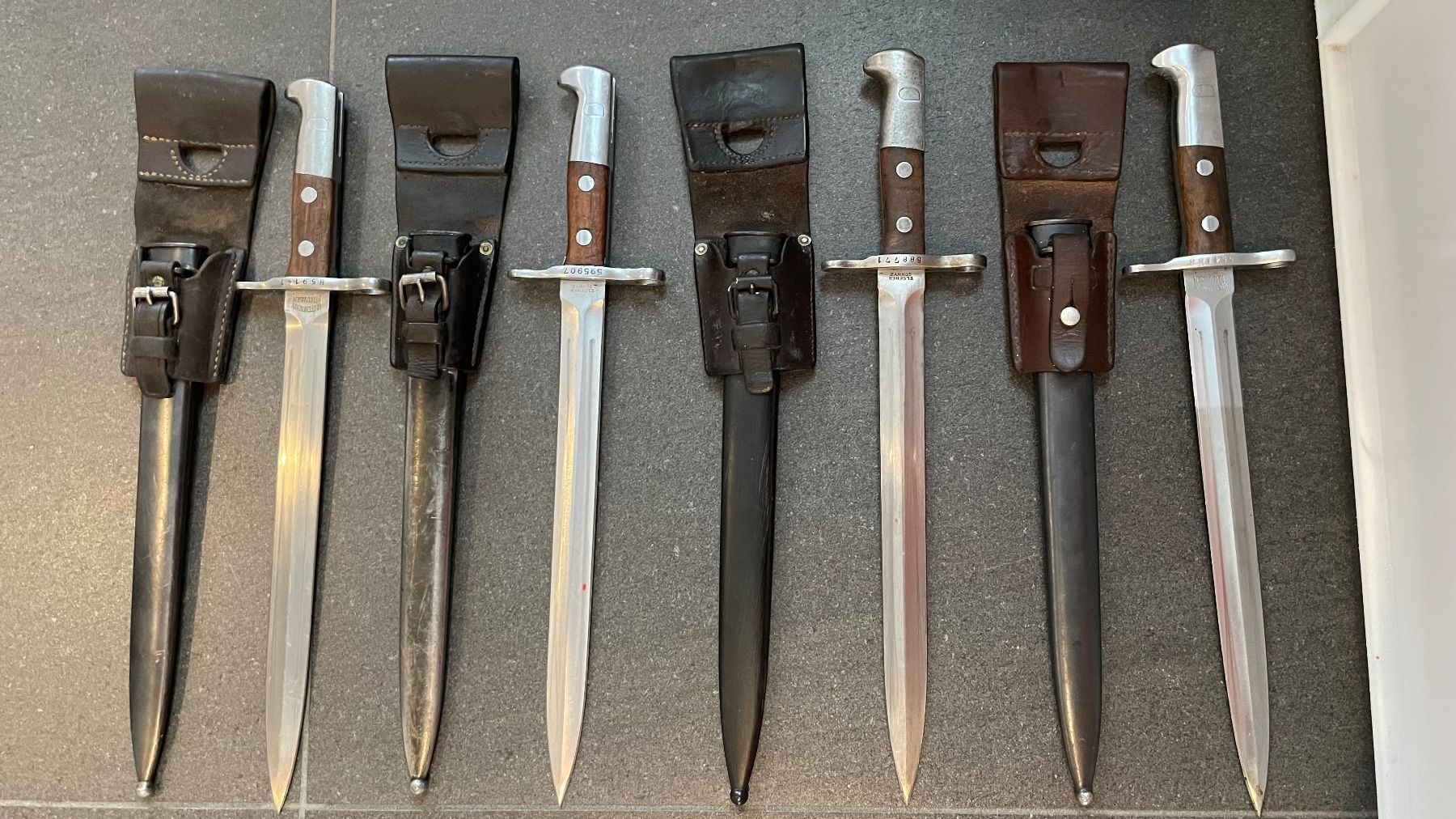 Schweizer Armee Armi bianche: 14 Bajonette mit Scheide / gebraucht – Usato da Bremgarten AG venduto da Schussi 4