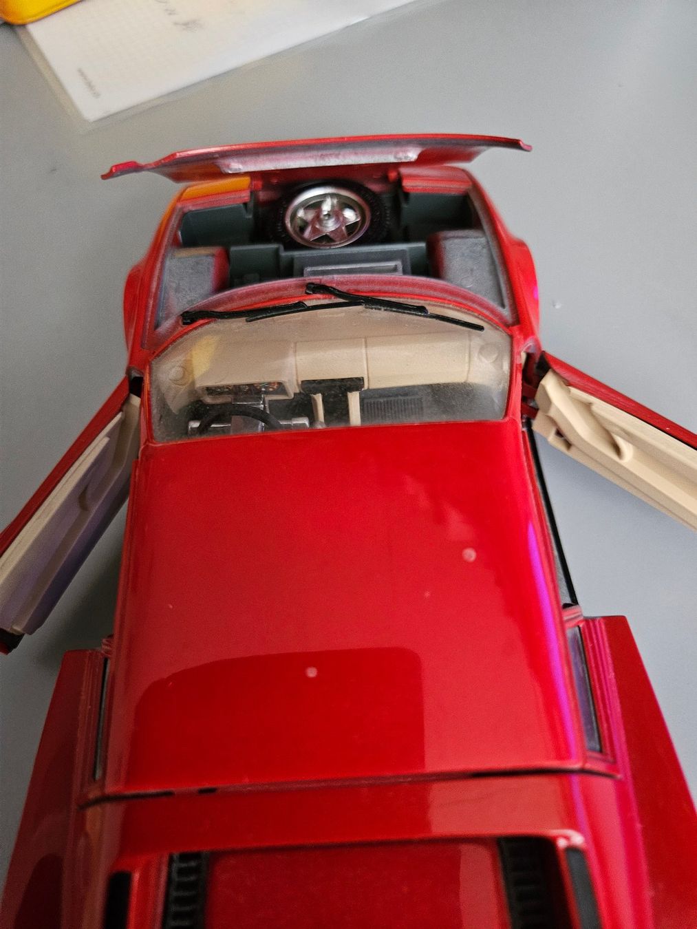 Ferrari Voitures modèles: Ferrari Testarossa 1984 Modellauto 1/18 – D'occasion à Langendorf par Bruenu 3