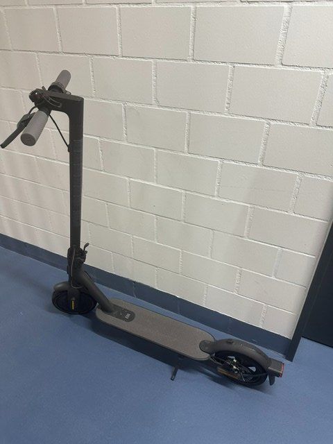 Scooter: E-Scooter Xiaomi Mi Essential – Nuovo (secondo la descrizione) da Pfäffikon ZH venduto da thf_rqs2